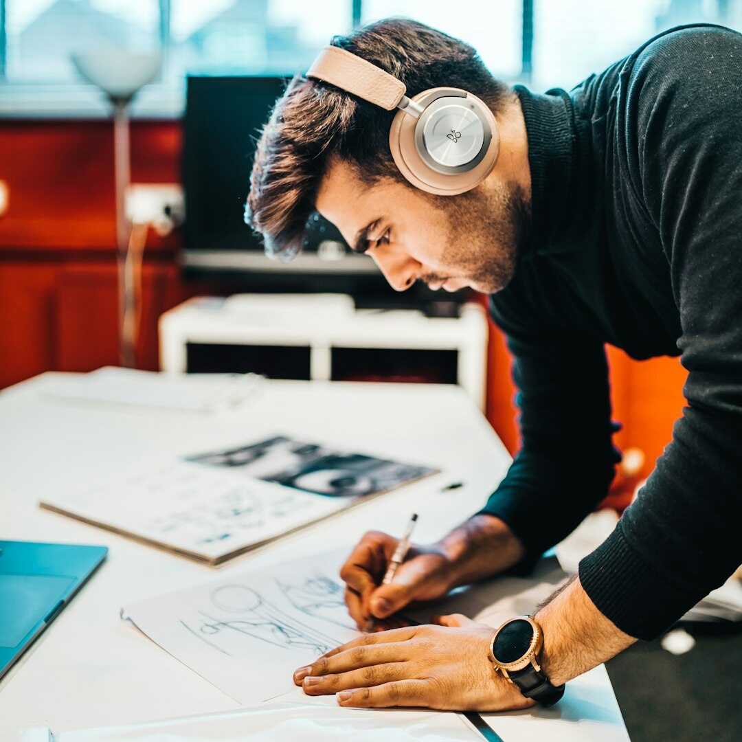 Brazilian woman with headset writing notes