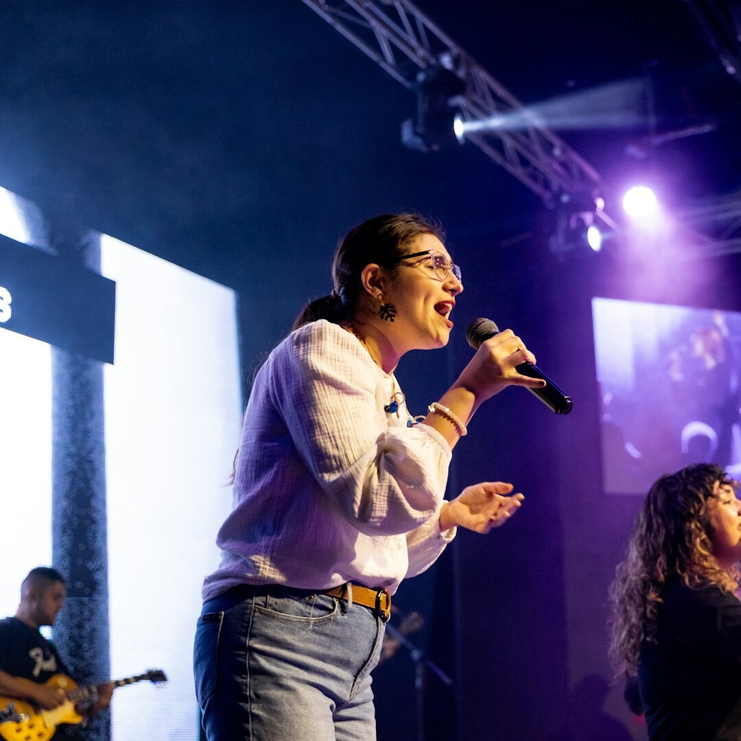 Brazilian woman speaking confidently during a talk